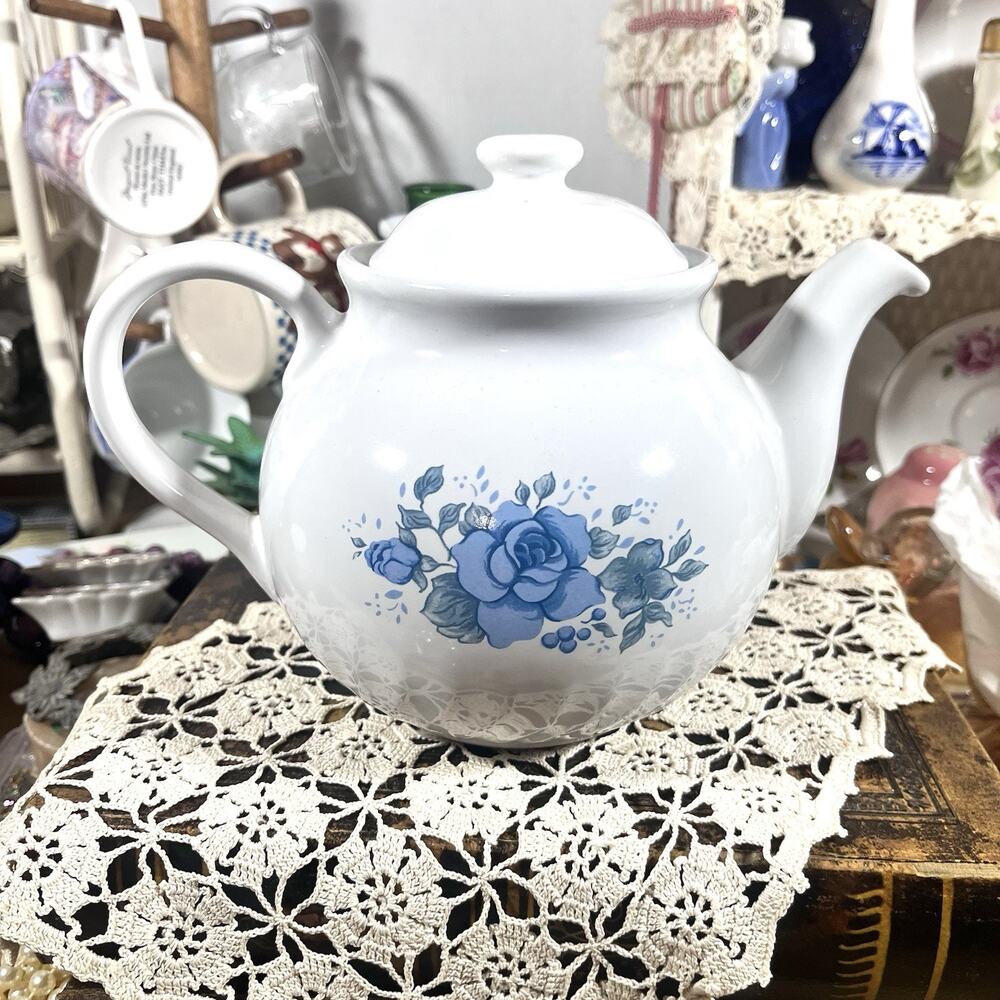 Corelle Coordinates Blue Velvet Stoneware Teapot w Lid Blue Rose Floral 4-6 Cup